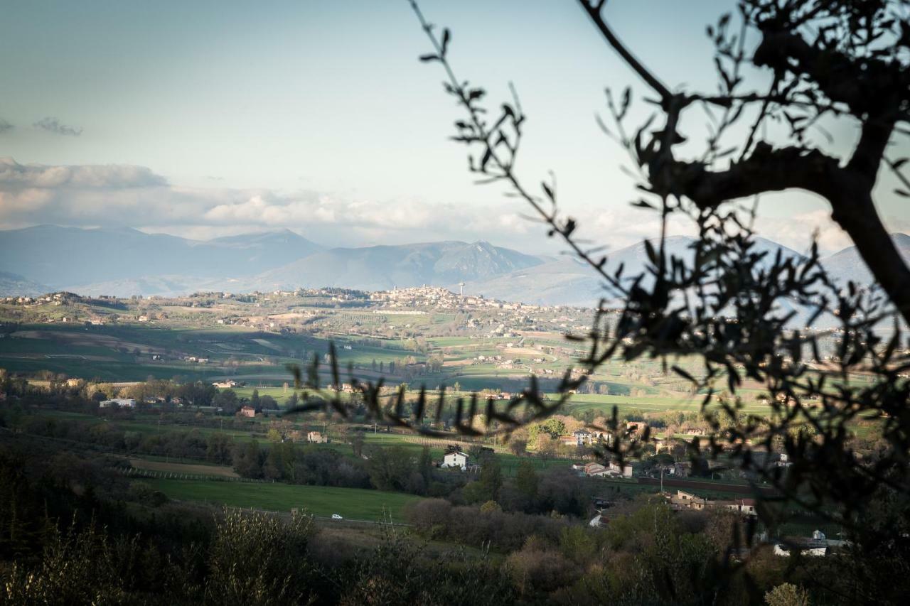 Casa Vacanze Montefalco Il Borgo Apartment Bagian luar foto